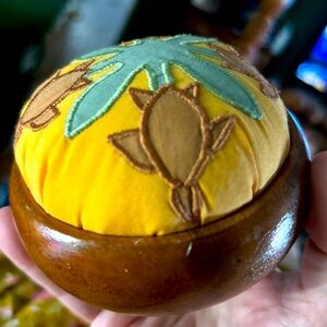 Handcrafted Pincushion,Hawaiian Monkeypod Wood And Sea Turtle Sunny 🌞 Fabric